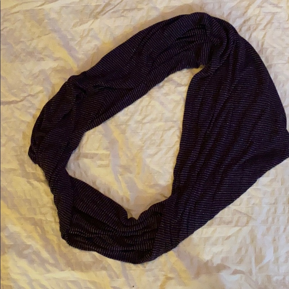 The Limited Inifinity Scarf - Picture 3 of 4